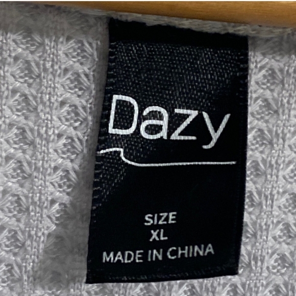 Dazy Gray Long Sleeve Waffle Weave T Shirt Women Size XL - Picture 3 of 8